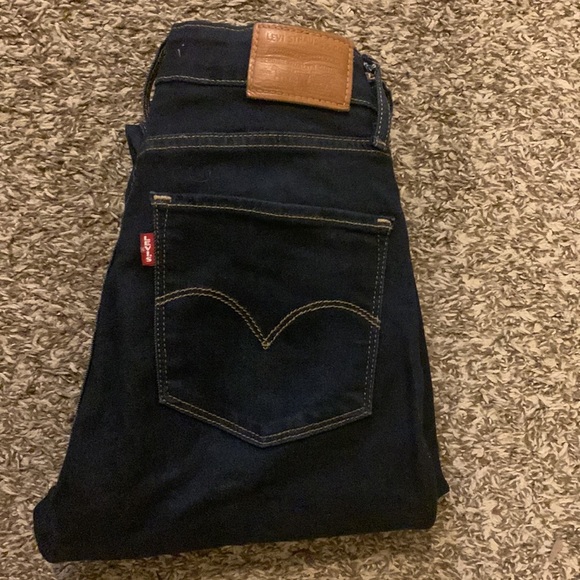 Levi Skinny Jeans - Picture 2 of 4